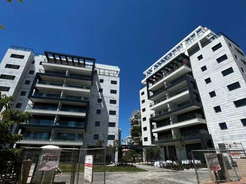 שני הבניינים