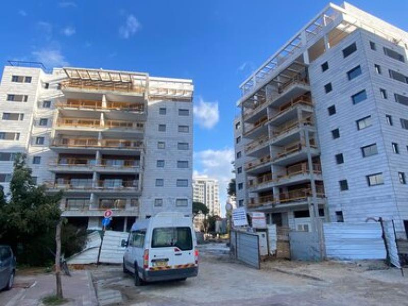 שני הבניינים